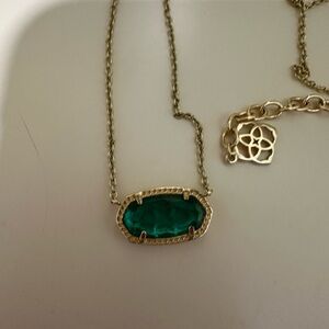 Green Kendra Scott necklace